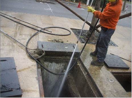 新疆池底污泥如何清理